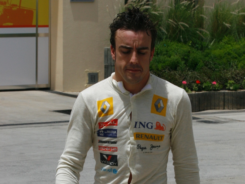 1257249343fernando alonso bahrain 09