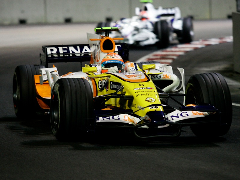 1251796707nelsinho piquet singapore race 08