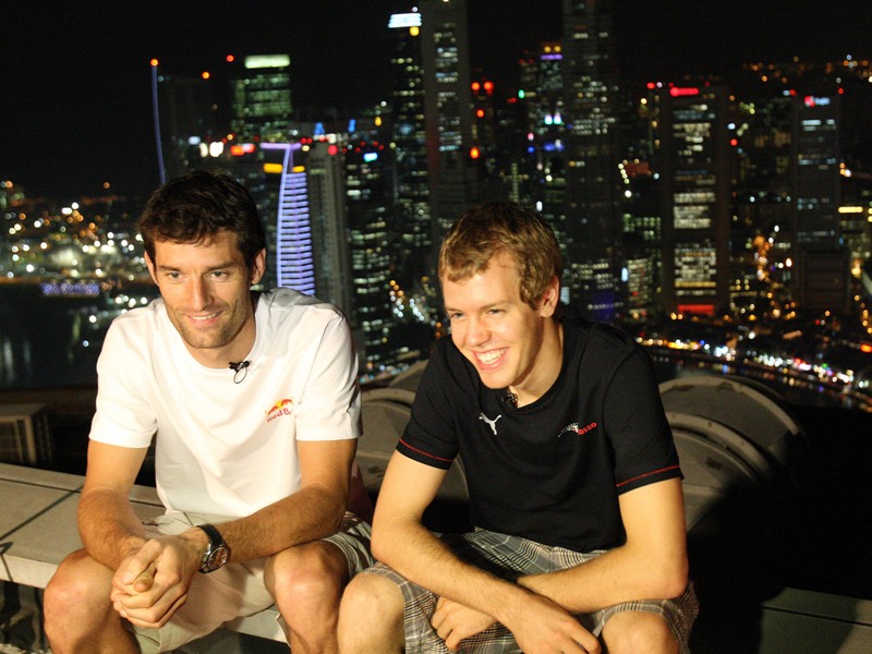 1227527319sebastian vettel i mark webber na fona na singapore.... ot red bull