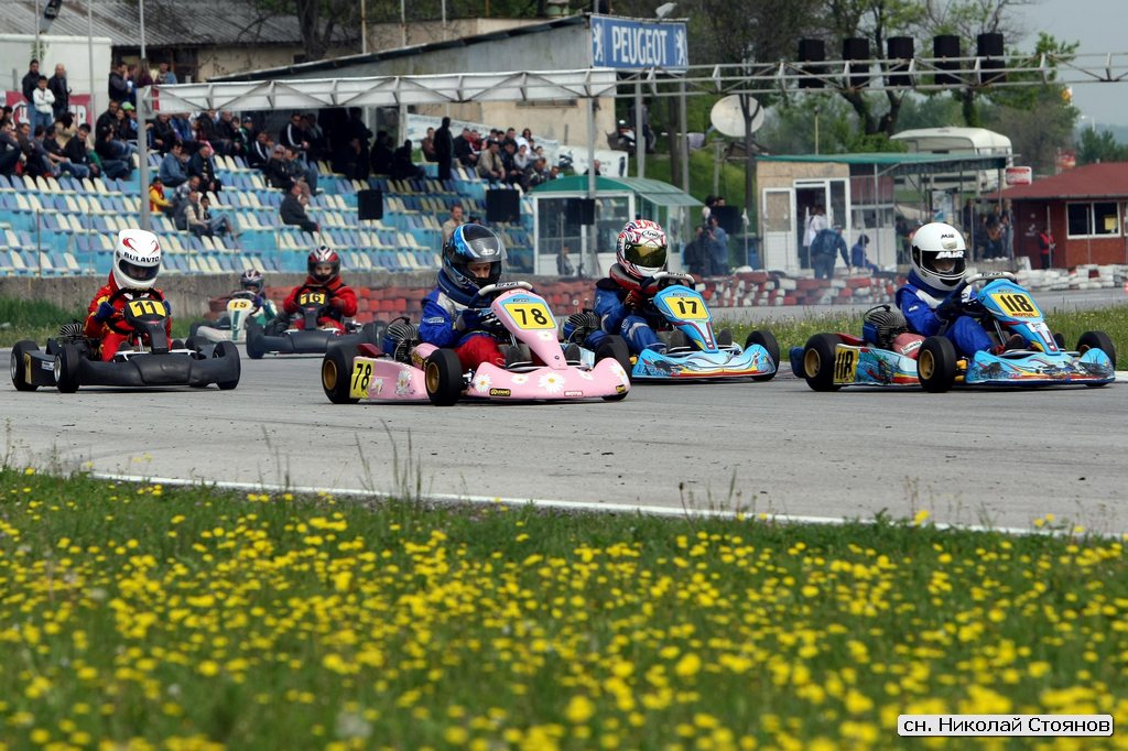1272209012karting00007