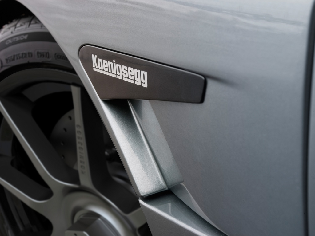 12438870992006-Koenigsegg-CCX-Fender-Logo-1024x768
