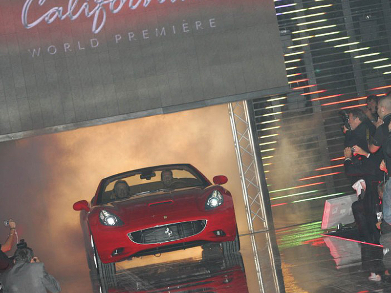 1221998185ferrari_california_launch_party_010-0919-950x673