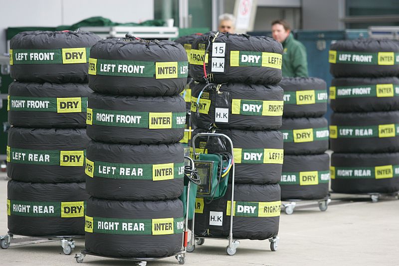 1271496400tyres