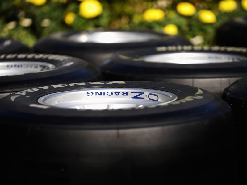 1277402135bridgestone slicks australia 2009