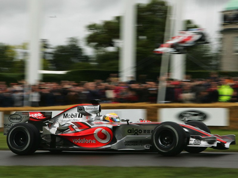 1211558879lewis hamilton goodwood 2007