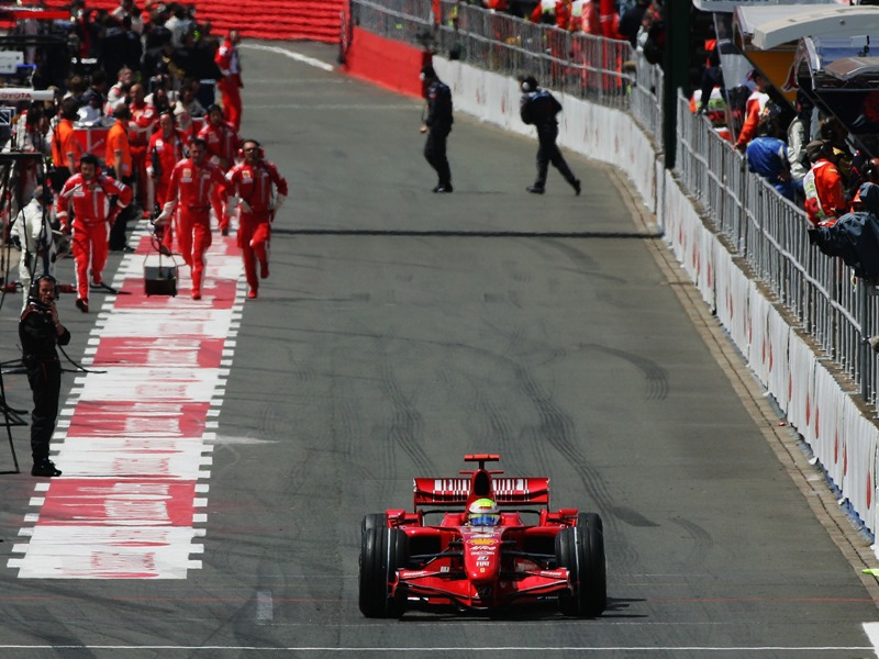 1212148113felipe massa silverstone 2007 pitlane