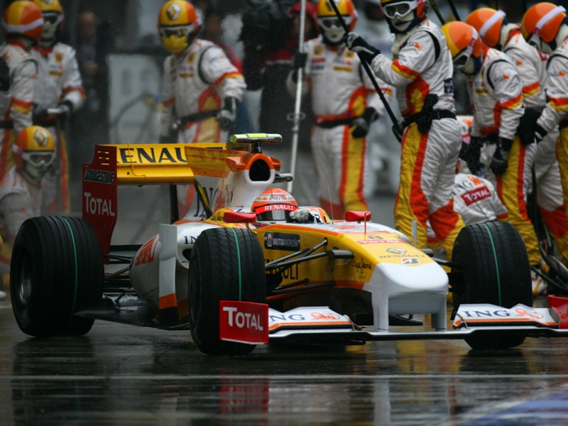 1249463388nelson piquet jr shanghai sunday