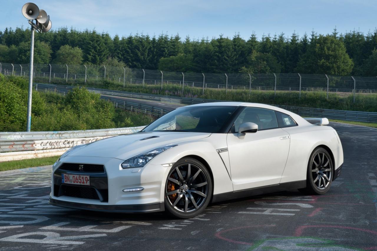 Нисан GT-R 2012