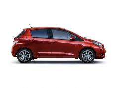 Toyota вади по-агресивен Yaris.