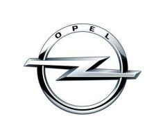 Клаудия Шифър стана посланик на марката Opel
