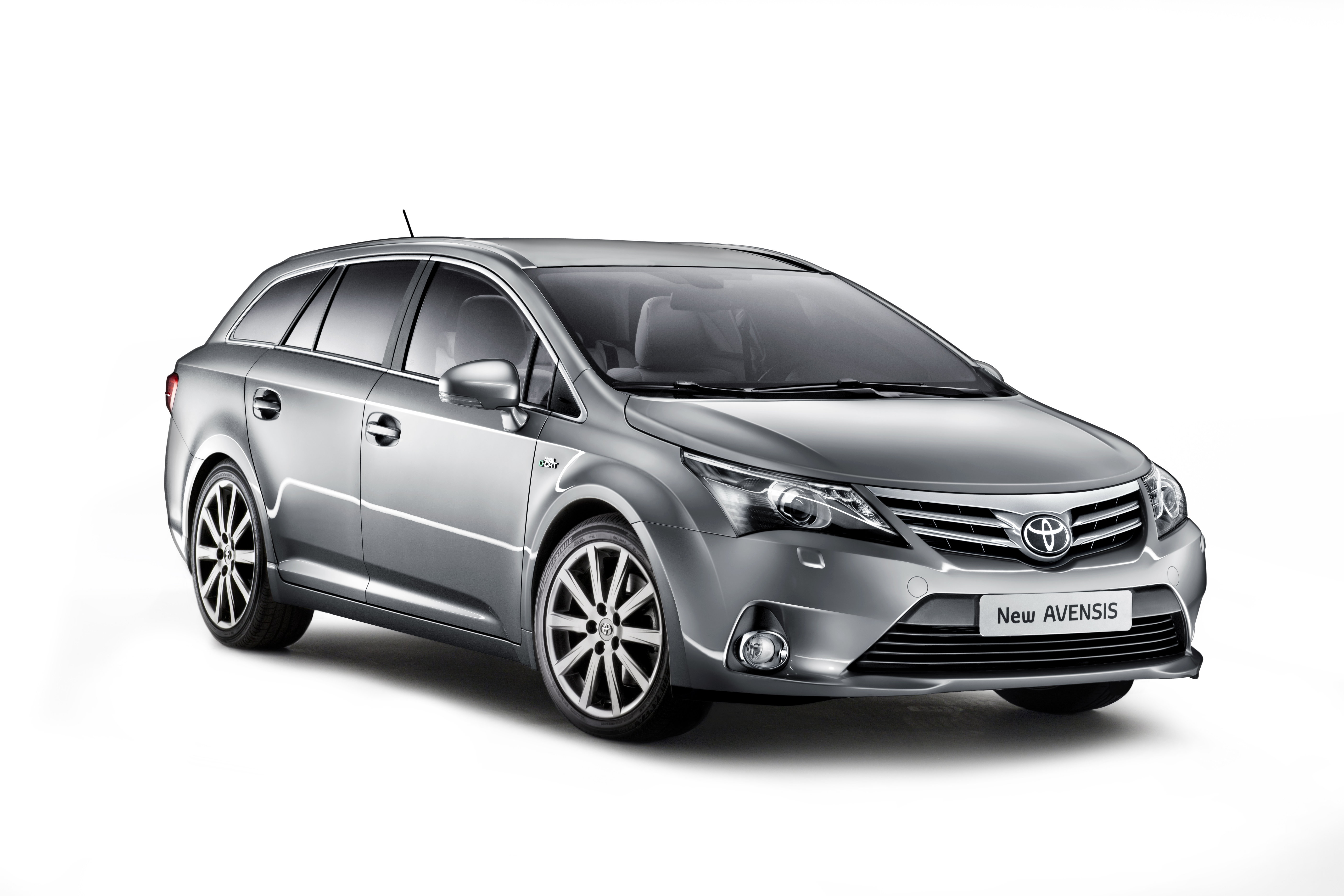 Toyota представи фейслифта на третото поколение на Avensis