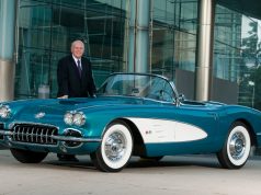 Шефът на GM дарява класическия си Corvette за благотворителност