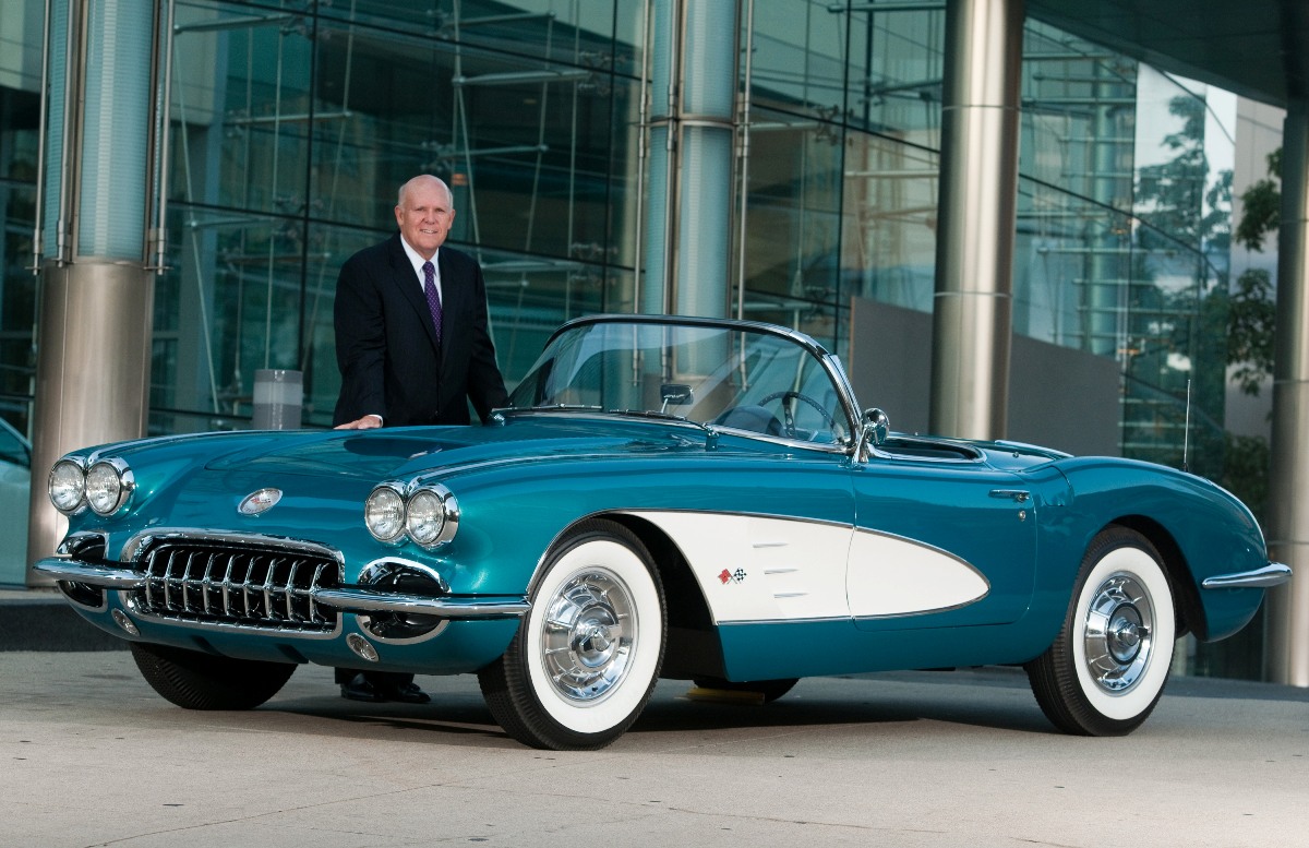 Дан Акерсън и неговият Chevrolet Corvette от 1958