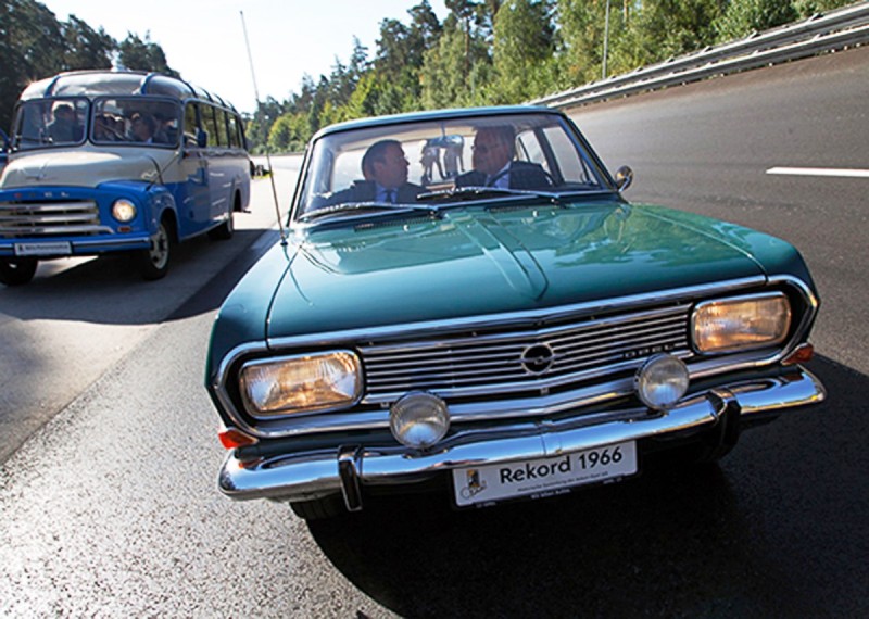 Opel Rekord водеше парадната обиколка на обновеното трасе