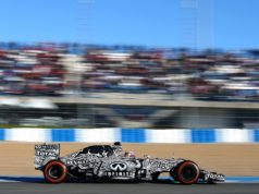 Ред Бул камуфлажно оцветяване