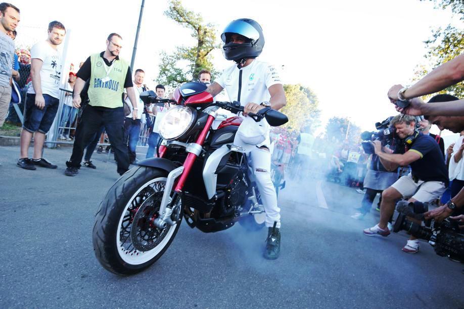 LewisHamilton_DragsterRR_1