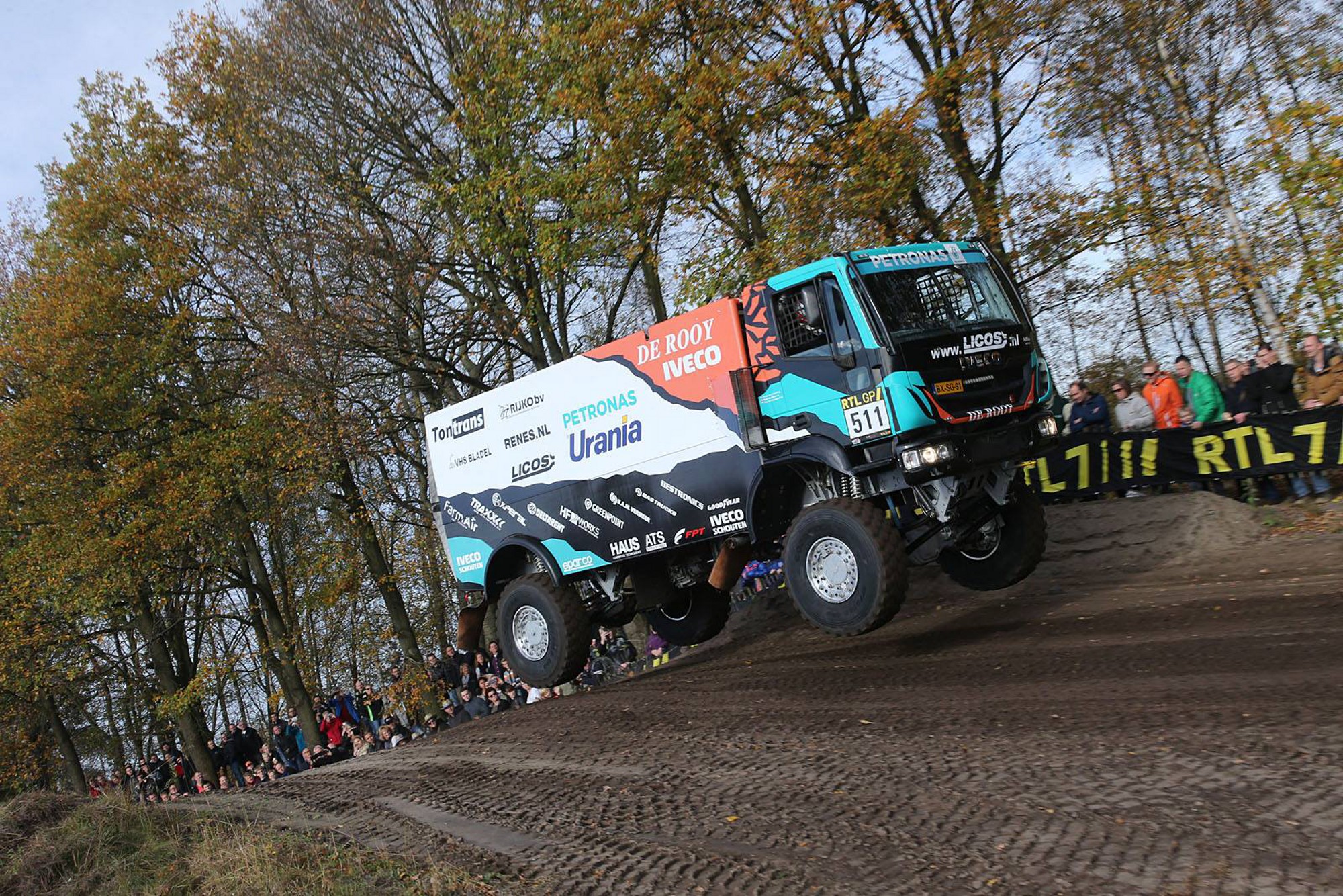 Goodyear_Tires_for_Dakar_De_Rooy_Service_Truck_1