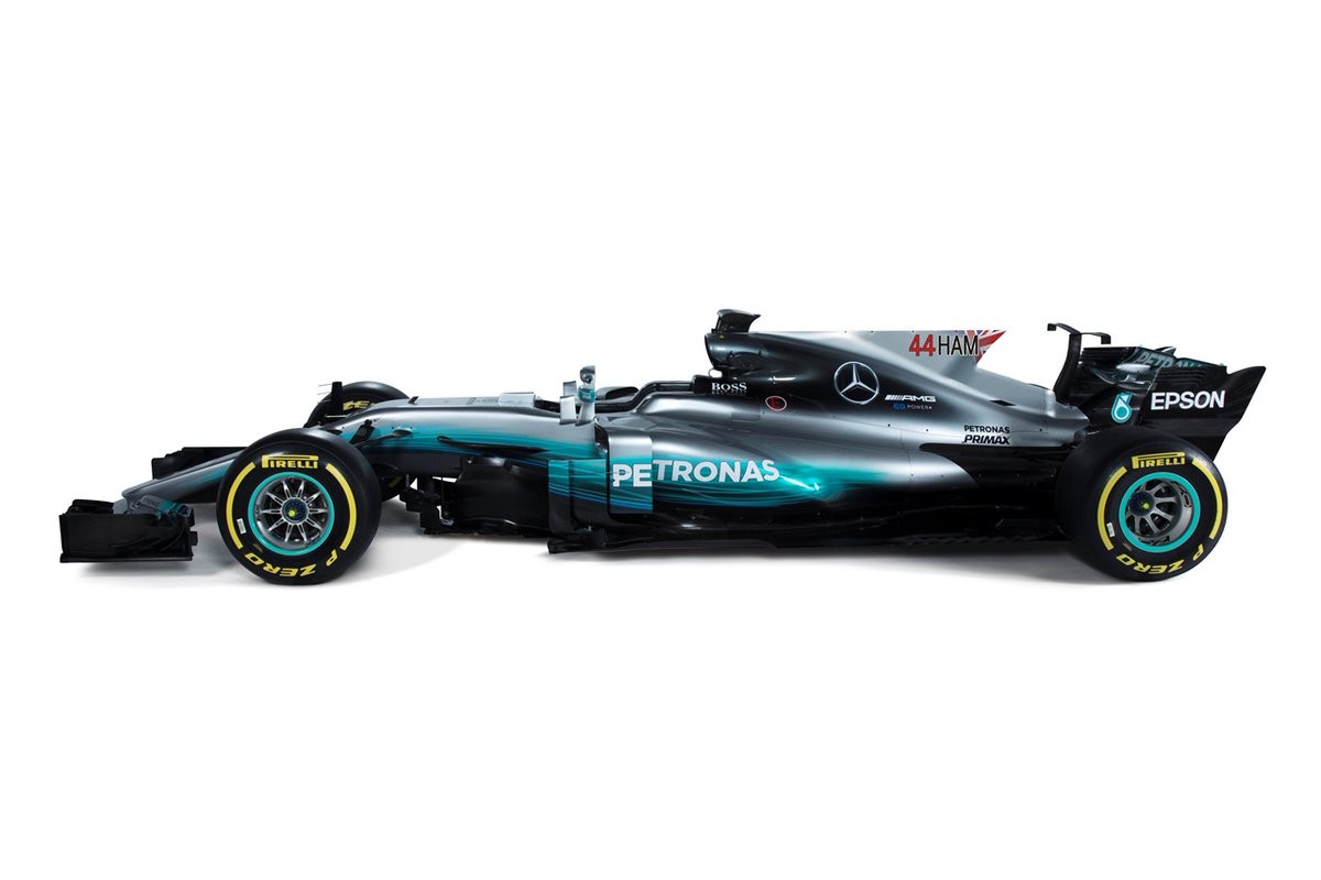 2017_spain_mercedes_car_1