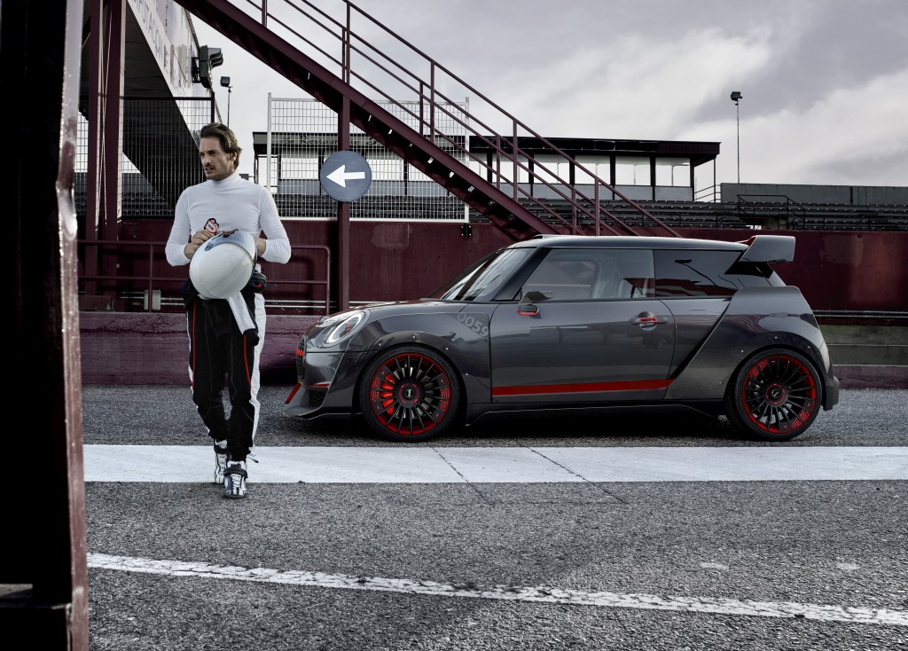 P90275444_highRes_mini-john-cooper-wor