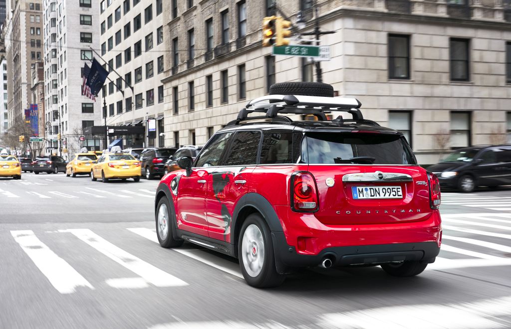 P90298524_highRes_mini-cooper-s-e-coun