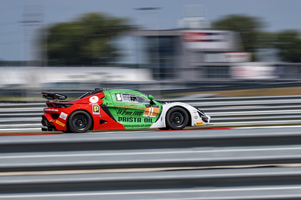 Ivan_Vlachkov_GT4_Slovakia_Ring_race_2 Антонели Моторспорт, Син Кар