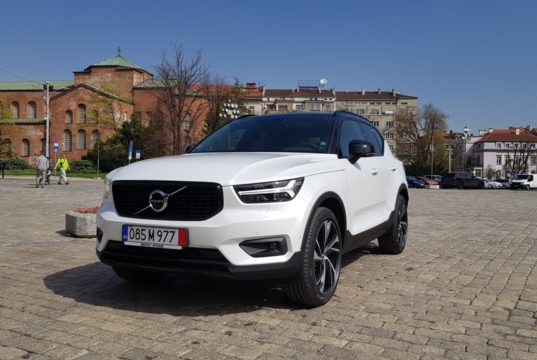 Волво XC40