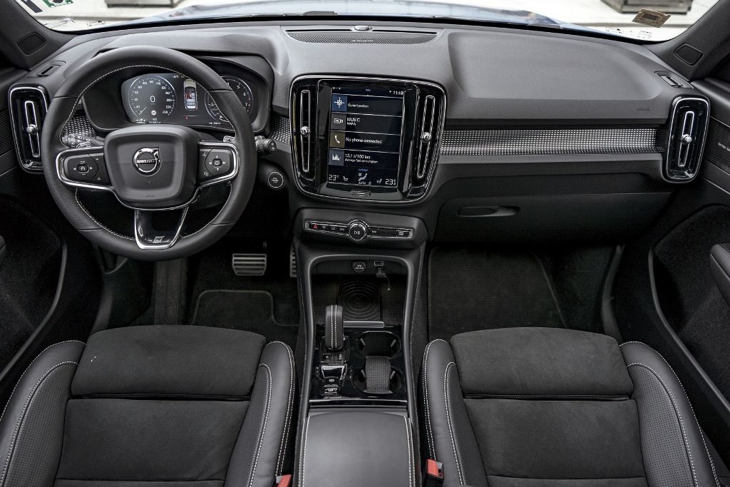 Волво XC40