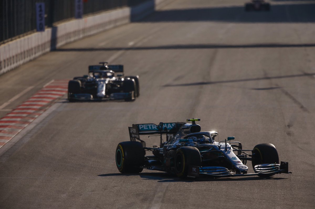 2019_baku bottas-hamilton Ботас пред Хамилтън в Баку 2019