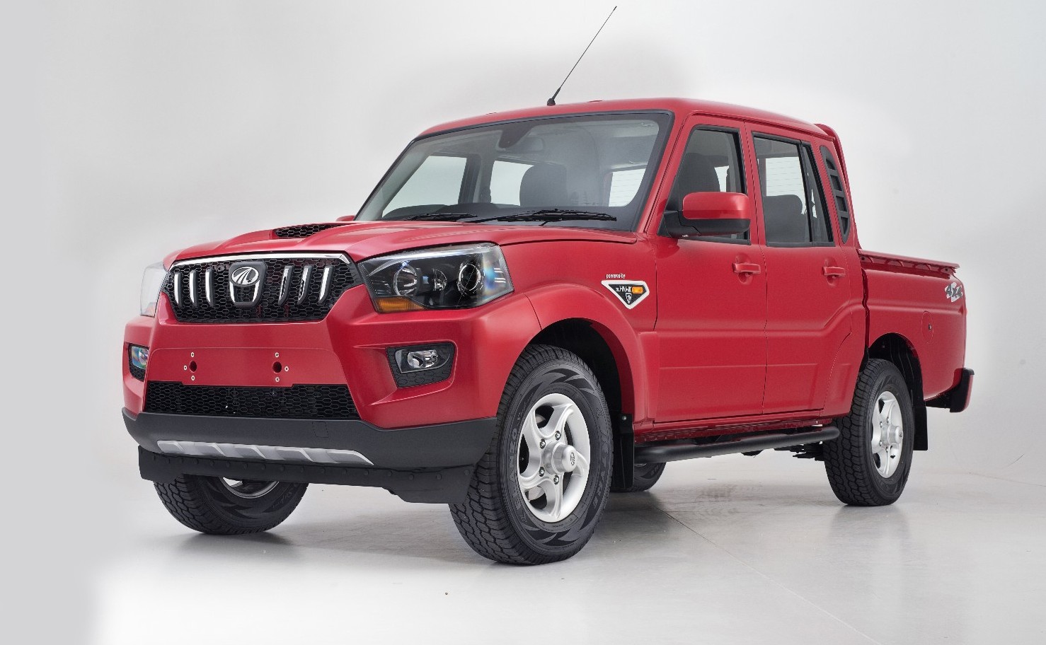 3Mahindra_Goa_Plus-red Mahindra GOA Plus