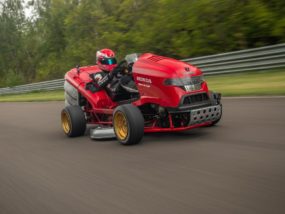 Mean Mower V2 на Honda с рекорд на Гинес за ускорение Honda Mean Mower V2, косачка