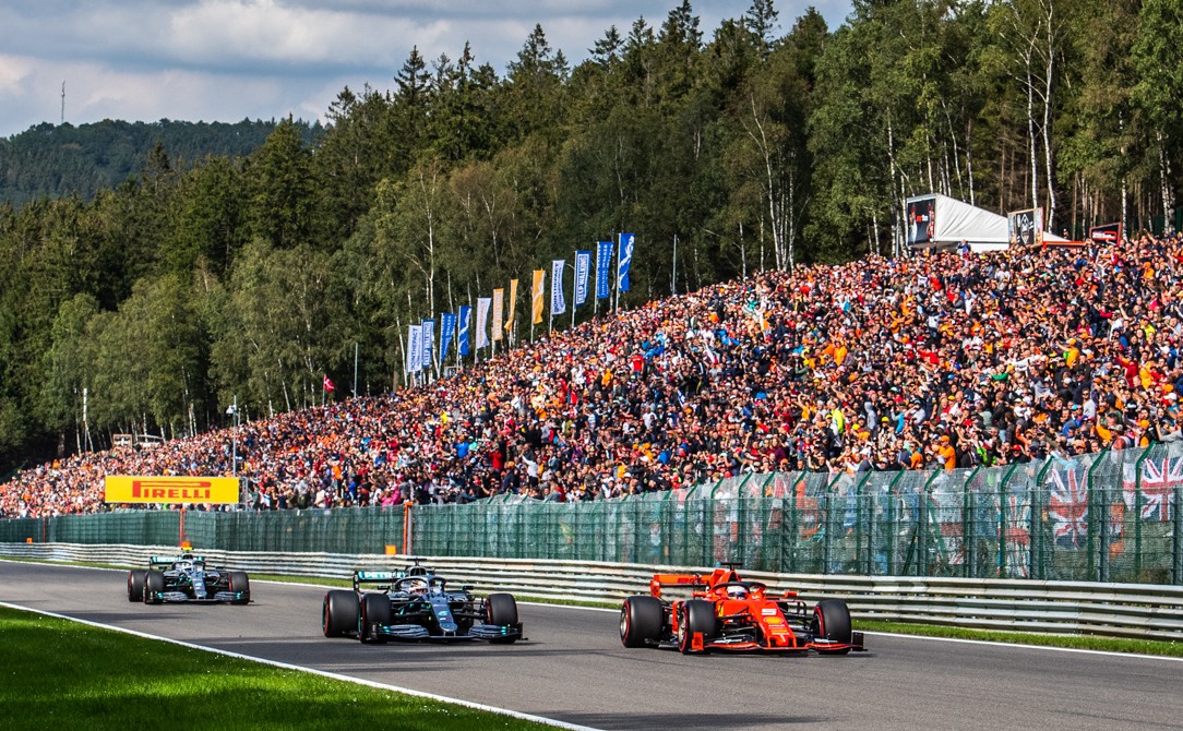 2019_belgium vettel leads hamilton Фетел пред Хамилтън и Бота