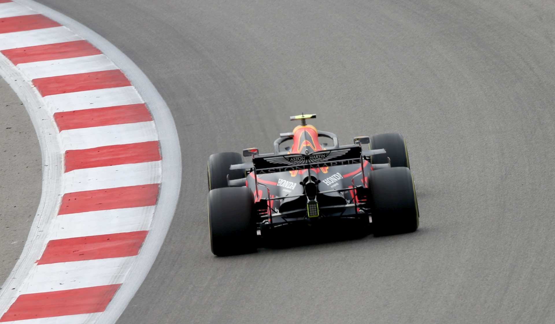2019_russia red bull-honda Ред Бул Хонда двигател Алекс Албон