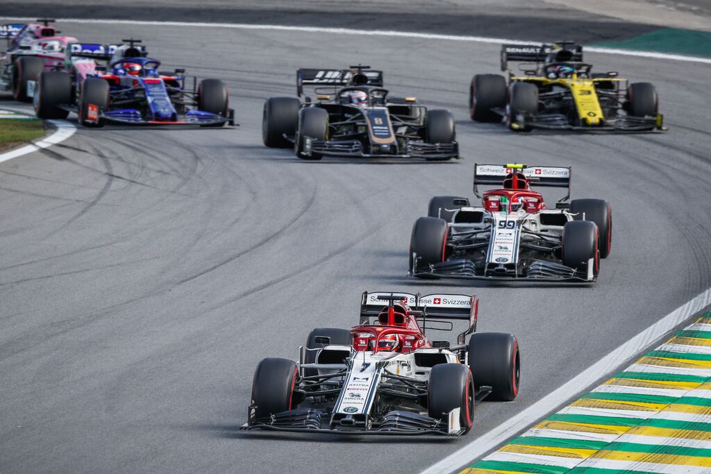 2019_brazil alfa romeo Райконен пред Джовинаци