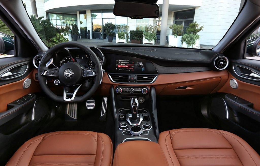 Alfa-Romeo_Giulia-Stelvio