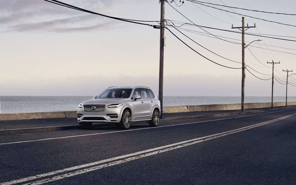 XC90 Inscription Recharge, in Birch Light Metallic Volvo XC90