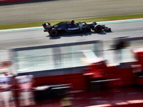 Мерцедес с двойна победа на Имола и рекордна седма F1 титла Люис Хамилтън