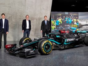 INEOS купи една трета от Мерцедес F1, Волф остава за 3 години шеф на тима Тото Волф, Джим Ратклиф, Ола Калениус