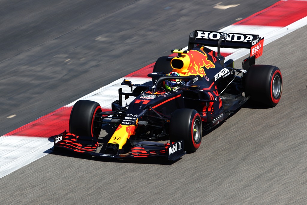 Formula 1 Testing in Bahrain - Day 3 Серхио Перес