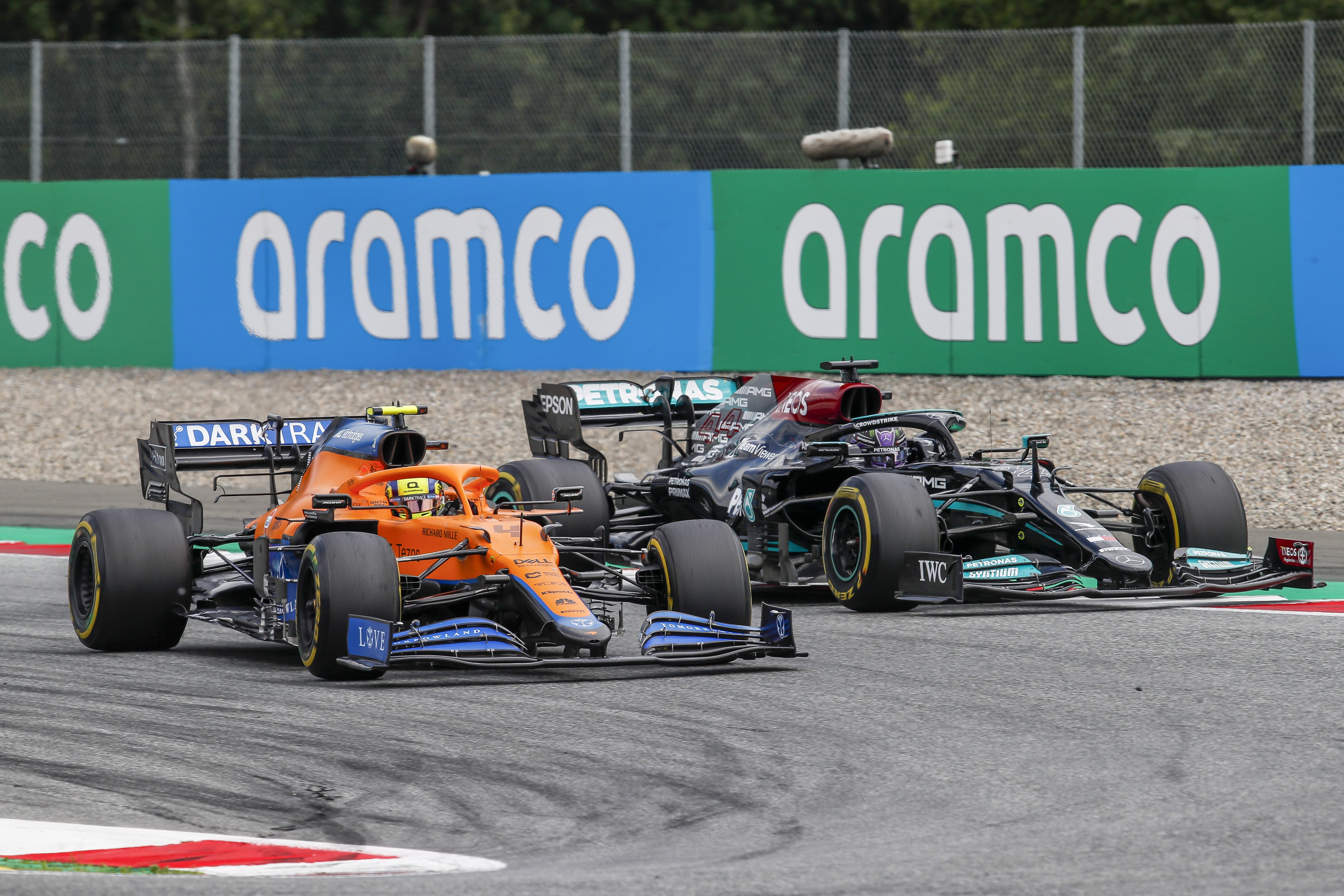 2021AustrianGrandPrixSundayGP21 Ландо Норис, Люис Хамилтър, Австрия 2021