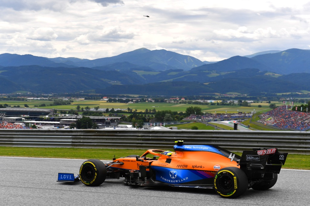 Lando Norris, McLaren MCL35M, on a straight Ландо Норис