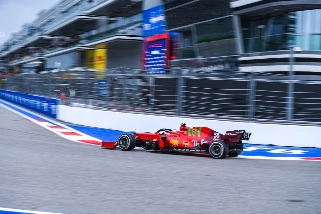 21047-russian-gp-race Карлос Сайнц