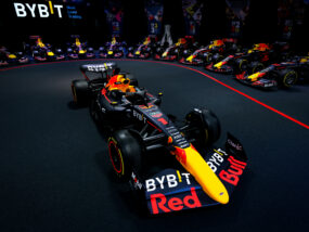 Ред Бул RB18