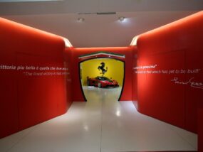 Ferrari дари 1 млн. евро за Украйна и спря износа за Русия Ферари