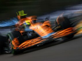Макларън MCL36