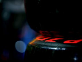 Нарастващият календар на F1 създава затруднения на Пирели 18-инчови гуми на Пирели