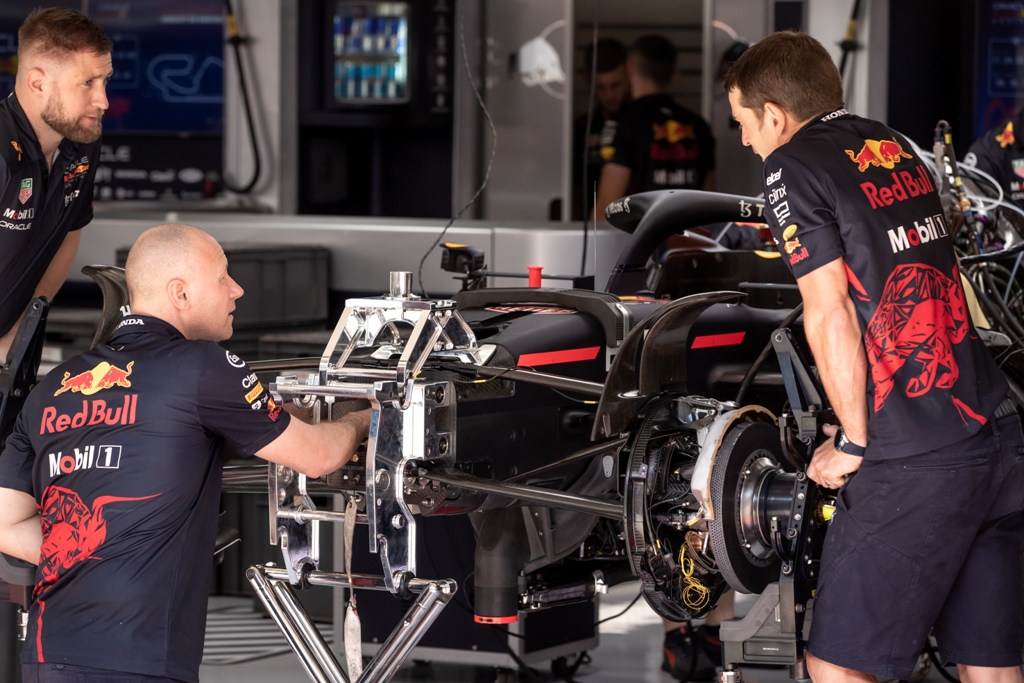 Red Bull garage Ред Бул, механици, пит, гараж, бокс