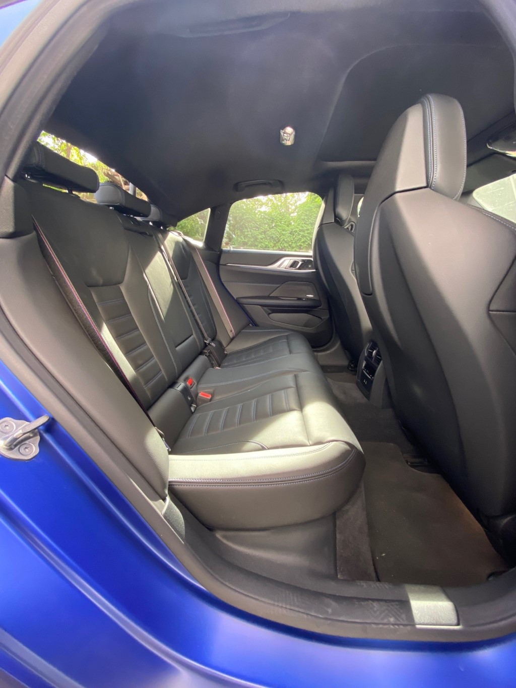 BMW i4 M50, задни седалки