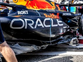 Ред Бул RB19