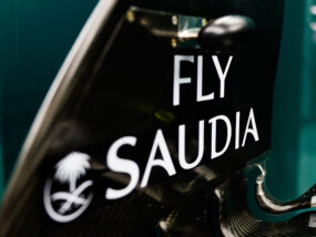 Астън Мартин и Saudia