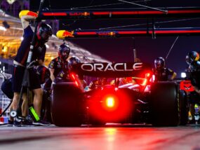 Ред Бул RB19